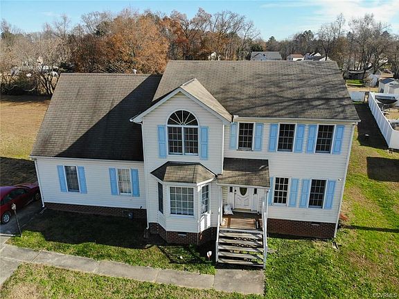 3rd image of 505 Bressingham Dr