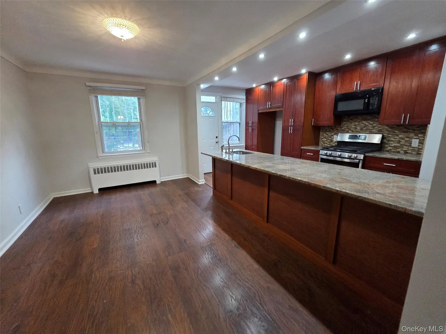 4 bed, 1.5 bath, 2220 sqft, $4,000 — Photo 3