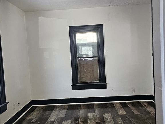 3rd image of 413 Sheridan Ave
