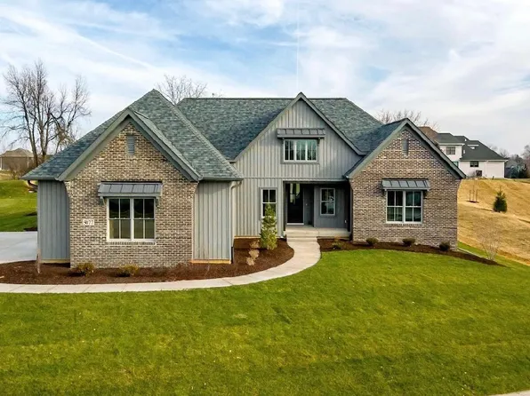5077 Oak Ridge Ct, Bettendorf, IA 52722