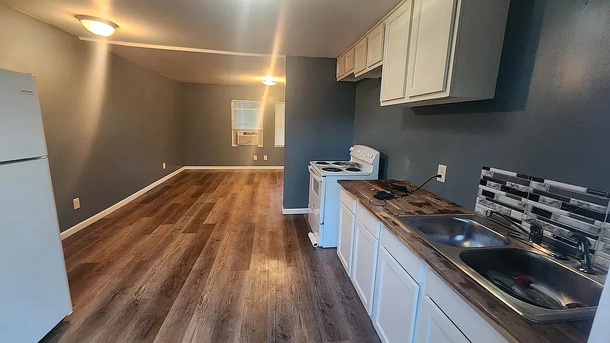 2 bed, 750 sqft, $1,225 — Photo 1