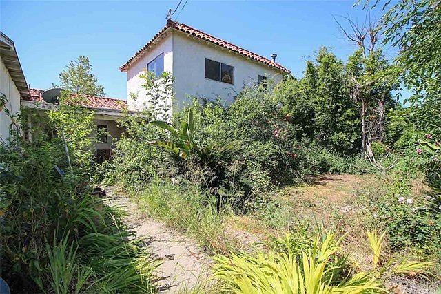 2nd image of 2369 N Riverside Dr