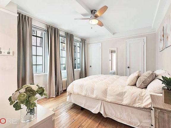 4th image of 315 E 43rd St #109