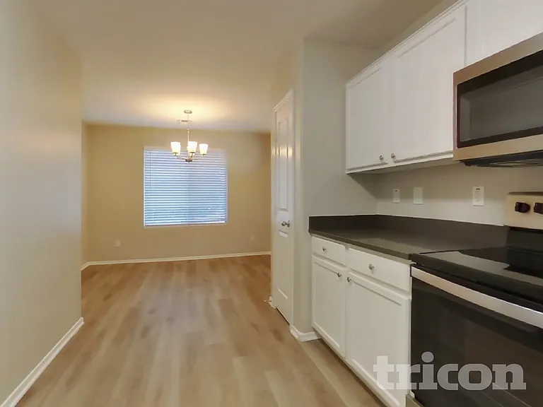 13961 W Maui Ln — Photo 5