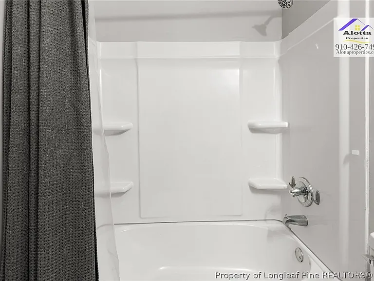 818 Grambling Ct — Photo 17