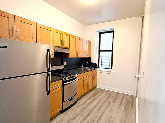 4th image of 1087 Madison St #2F