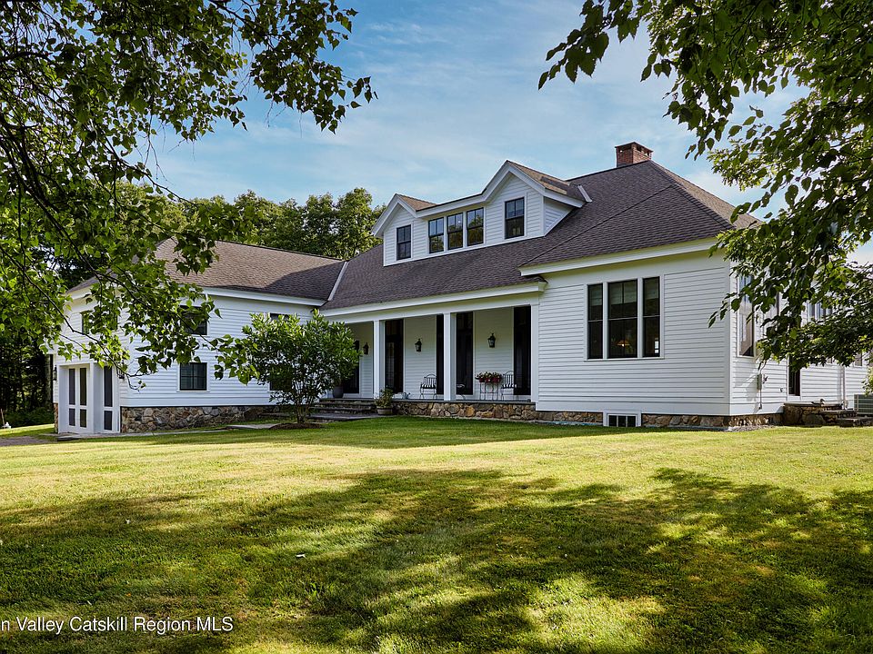 1st image of 60 Blueberry Lane