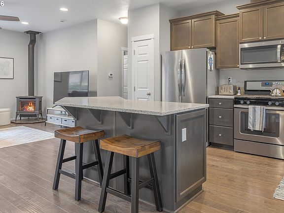 5th image of 349 Irving Rd