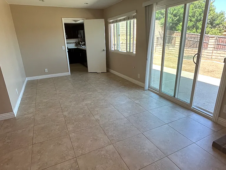 912 Redlen Ave — Photo 12