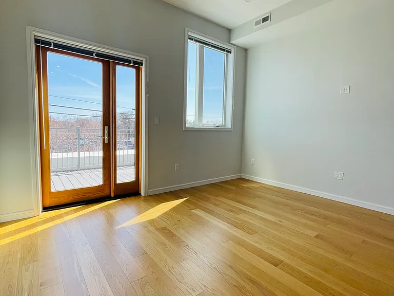 385 Pleasant St #6 — Photo 5