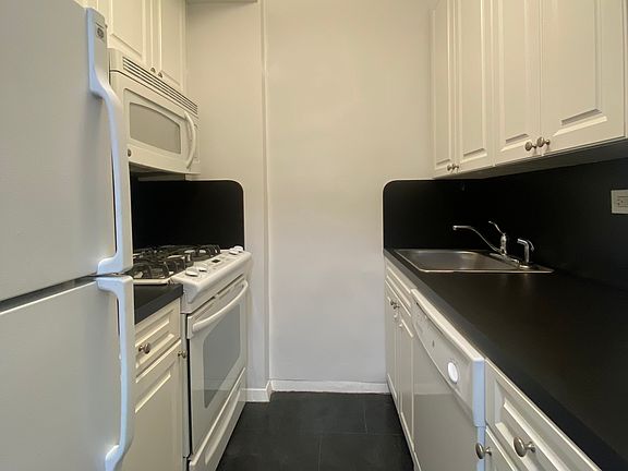 5th image of 345 W 58th St APT 4X