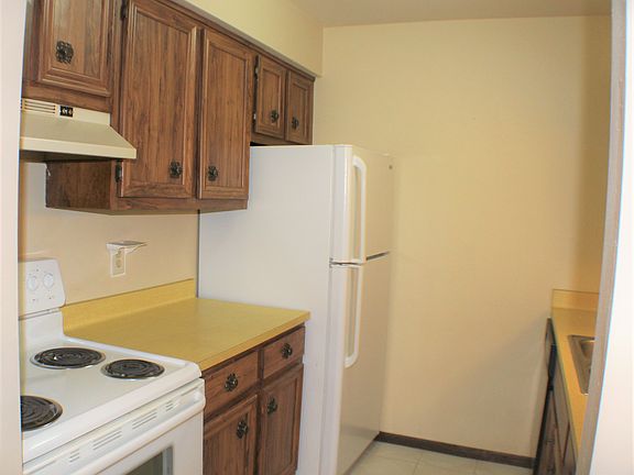 3rd image of N114W15680 Sylvan Cir APT 3