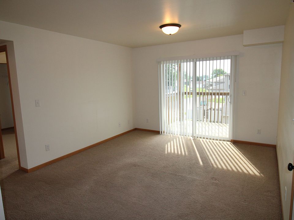 1st image of 104 Gardens Ct #17