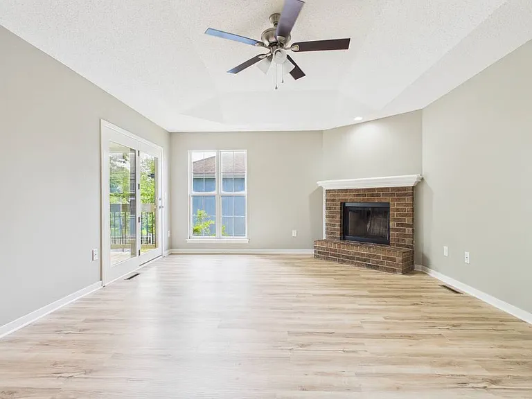 1206 Foxridge Dr — Photo 11