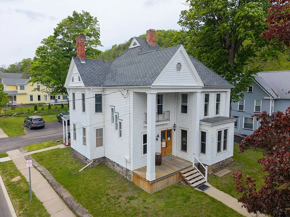 51 Main St