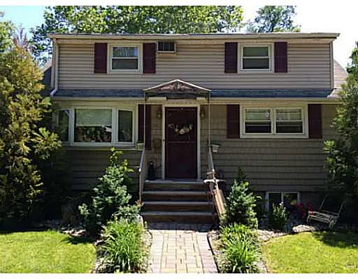 243 S 9th Ave photo 1