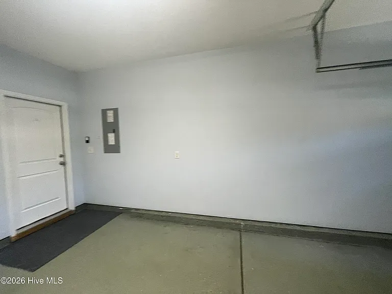 203 Ashton Ct — Photo 39
