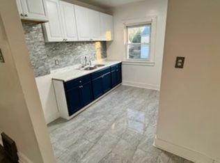 9262 Ward St, Detroit, MI 48228