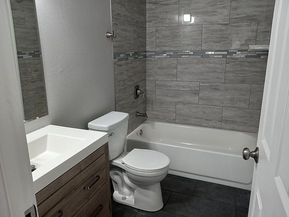 2nd image of 325 SW Clarkson Ct APT 1