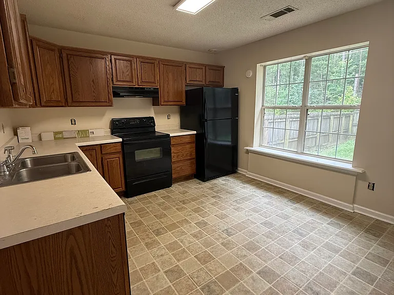 49 Skyway Dr — Photo 2