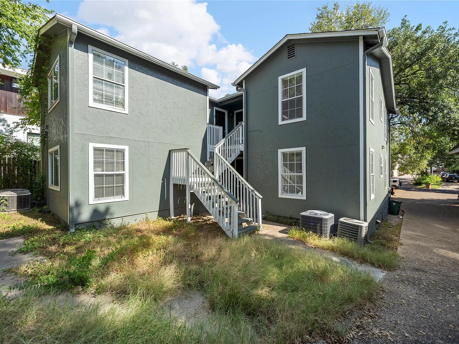 3 bed, 2.0 bath, 2232 sqft, $3,200 — Photo 2