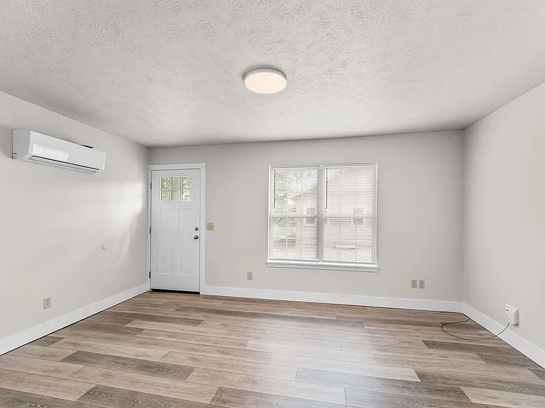 613 W Madison — Photo 8