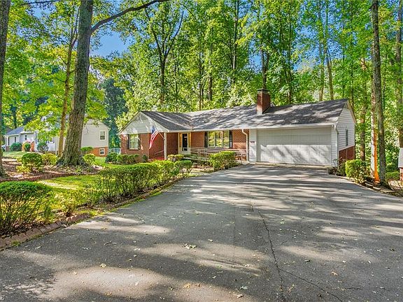3rd image of 3430 Forest Ln