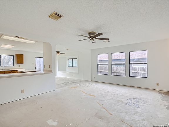 5th image of 2319 Fox Meadow Dr