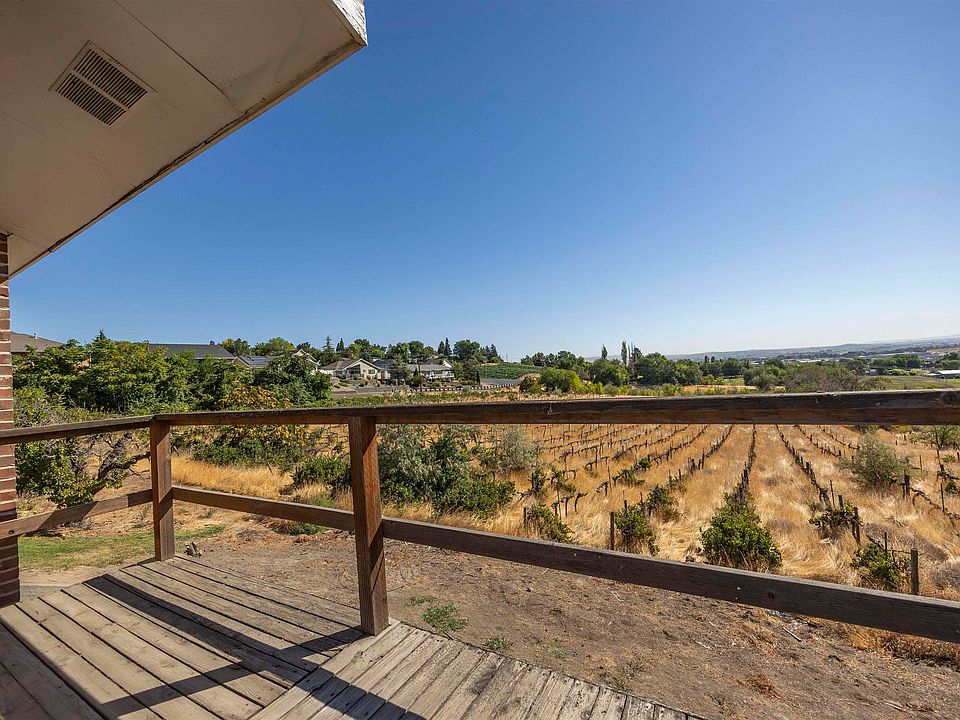 1st image of 1381 W Riverside Ave