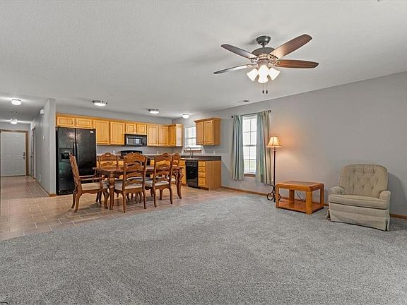 4th image of 600/602 NW Woodbury Dr