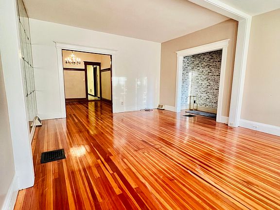 5th image of 41 Eldridge Ave Floor 1