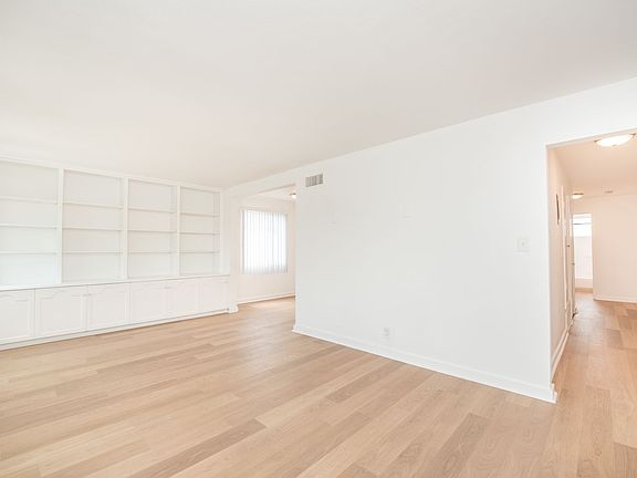 4th image of 141 Melody Ln APT B