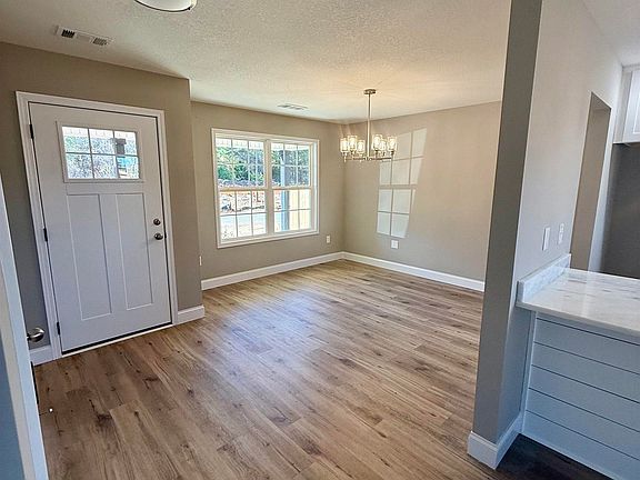 4th image of 204 Sutton Dr