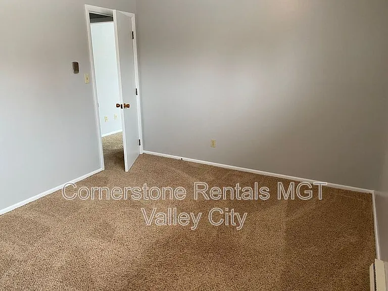 825 3rd St SW — Photo 4