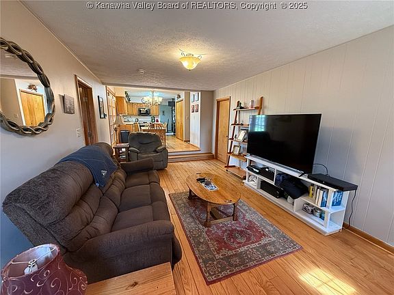 5th image of 5098 Heather Pl