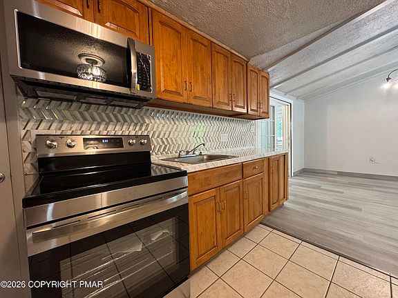 3rd image of 2117 Heathrow Ln