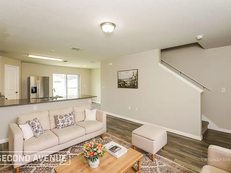 41 Raemoor Dr — Photo 2