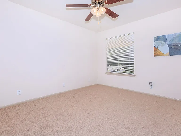 Beeville Station Apartments — Photo 22