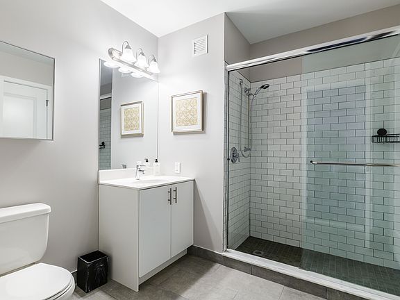 4th image of 284 Whiton St #25