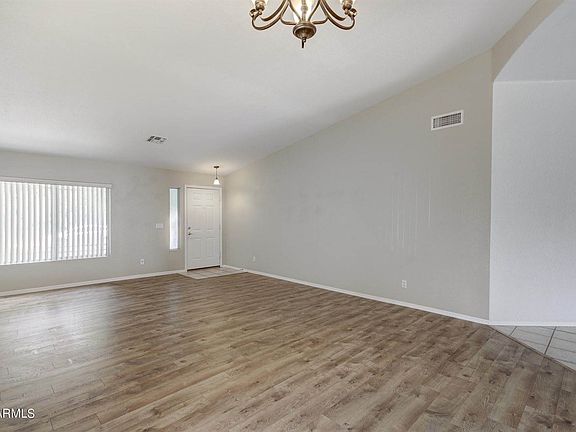 4th image of 902 S Stilton Cir
