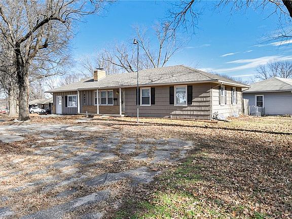 2nd image of 8421 Spring Valley Rd