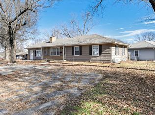 8421 Spring Valley Rd, Raytown, MO 64138
