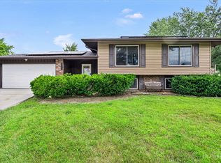 4005 Winston Dr, Hoffman Estates, IL 60192