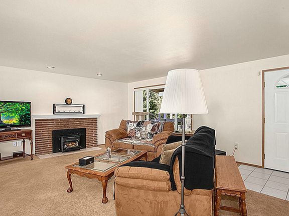 4th image of 2527 200th Ave SE