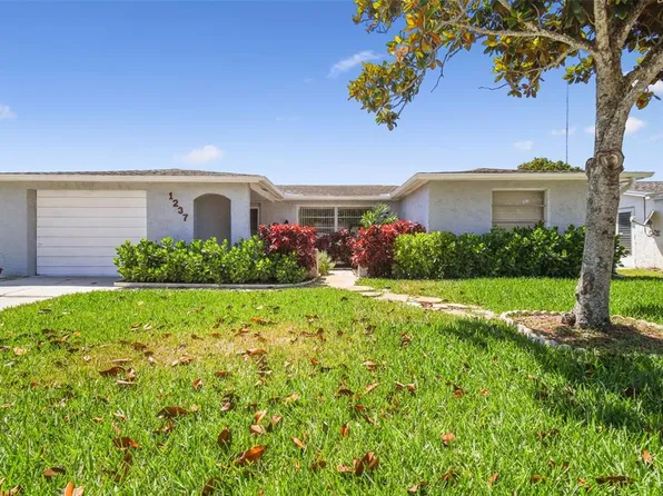 1237 Maybury Dr, Holiday, FL 34691