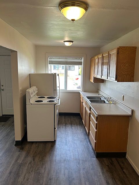 1st image of 204 E Browning Ave
