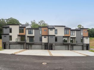 112 Tivoli Garden Dr, Morgantown, WV 26508