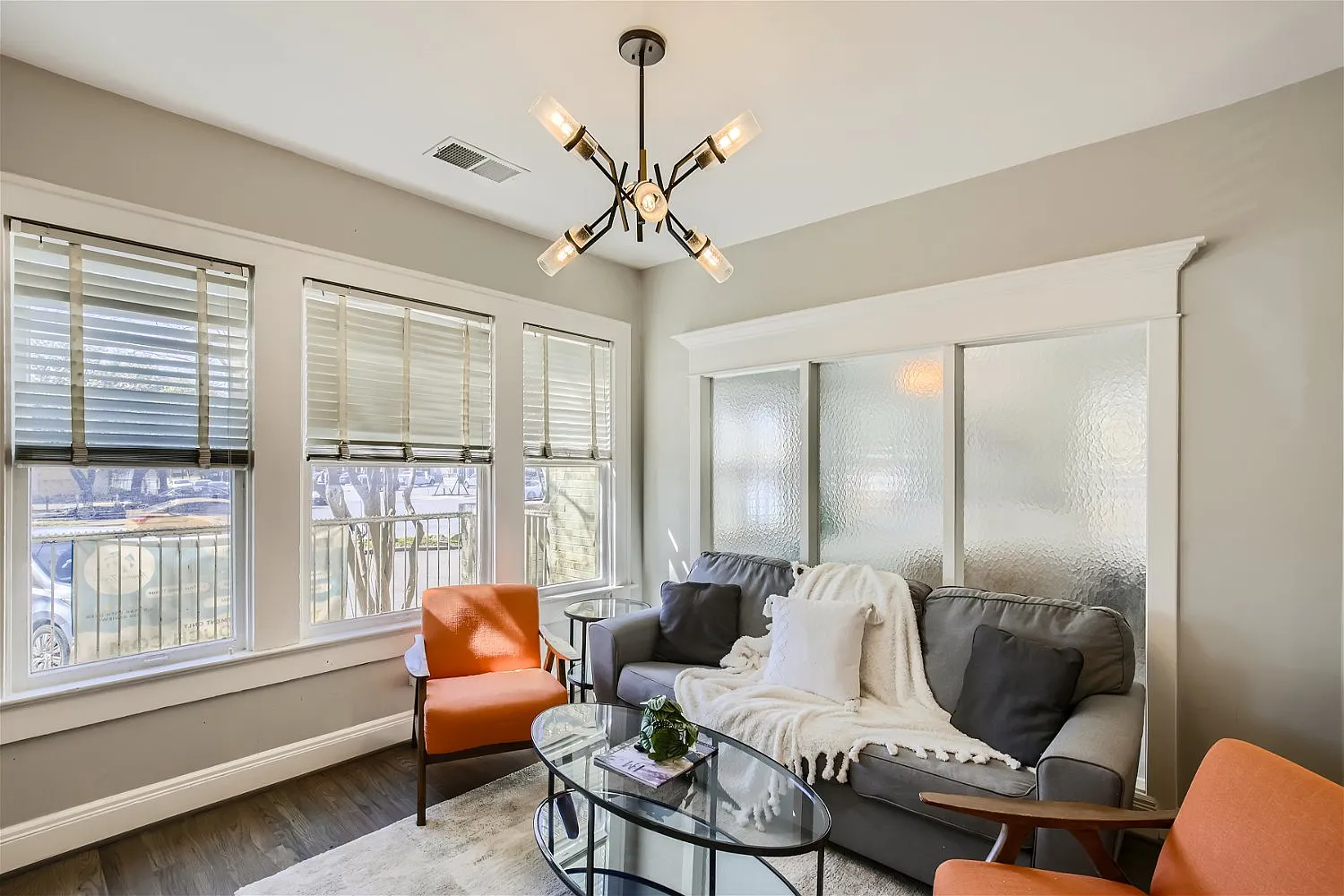 3 bed, 1065 sqft, $4,500 — Photo 1