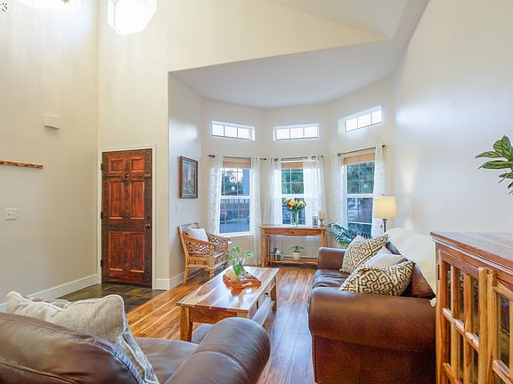 5th image of 1100 SE 67th Ave