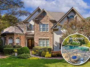 520 Foxdale Ridge Dr, Cary, NC 27519